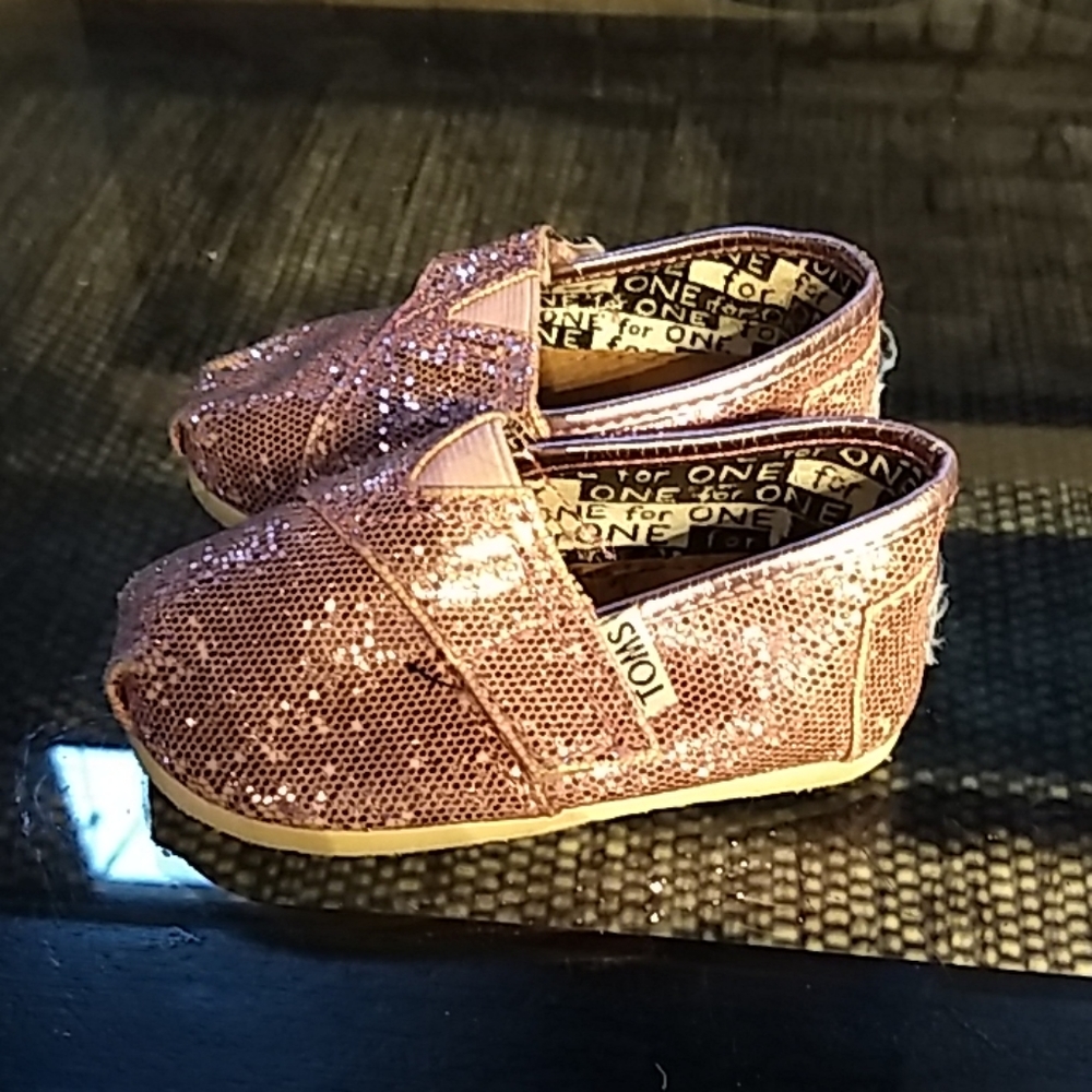 Toms
